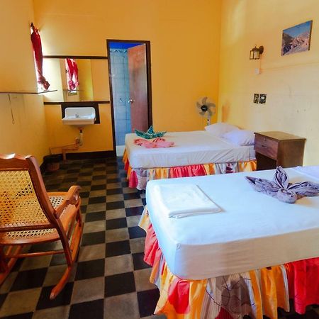 Hostal Lazybones León Exteriör bild